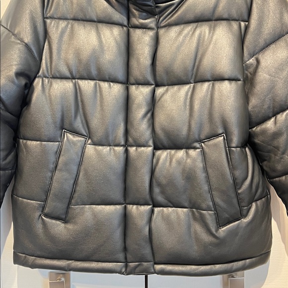 7 for All Mankind Black Vegan Leather Cropped Puffer Jacket Size S - Picture 3 of 12